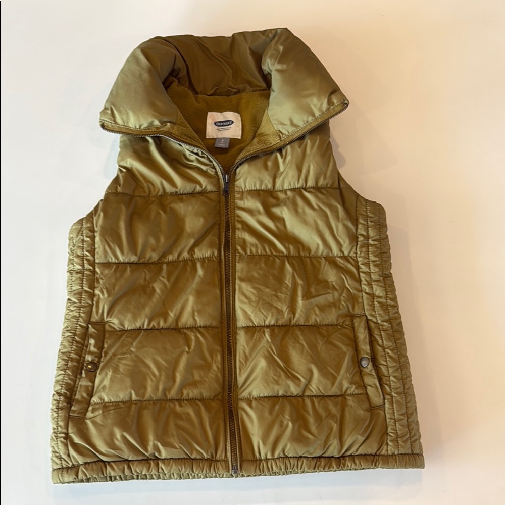 Old Navy Olive Puffer Vest for Women - Picture 1 of 4
